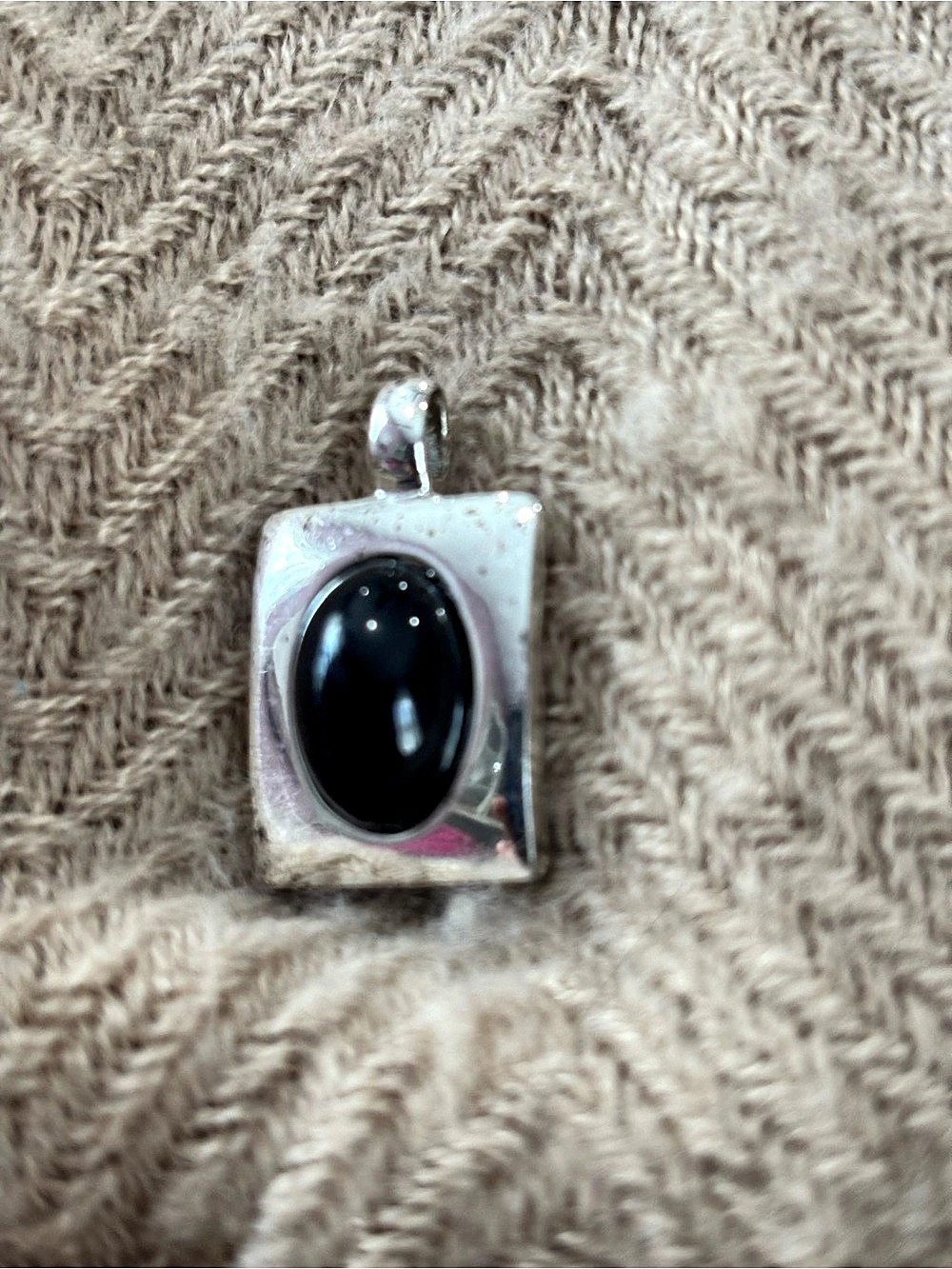 Black Oval Pendant Necklace Like New